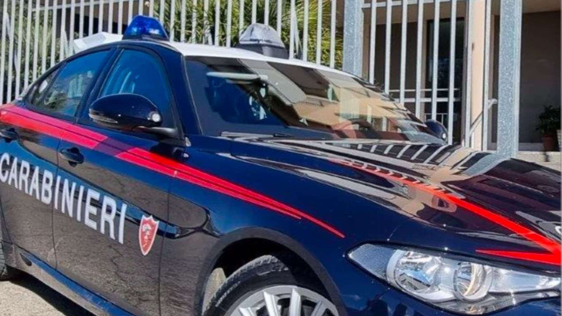 Rosciano, coltello e droga in auto: denunciato un 47enne e segnalato 43enne