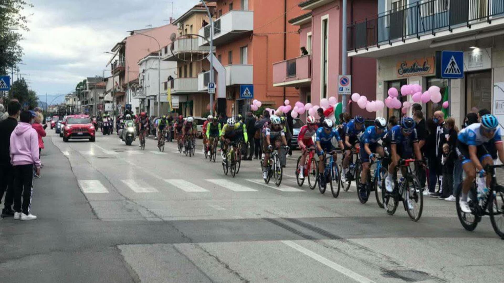 Giro d’Italia a Montesilvano: viabilità, orari e percorso della carovana rosa sul transito della Chieti-Fermo