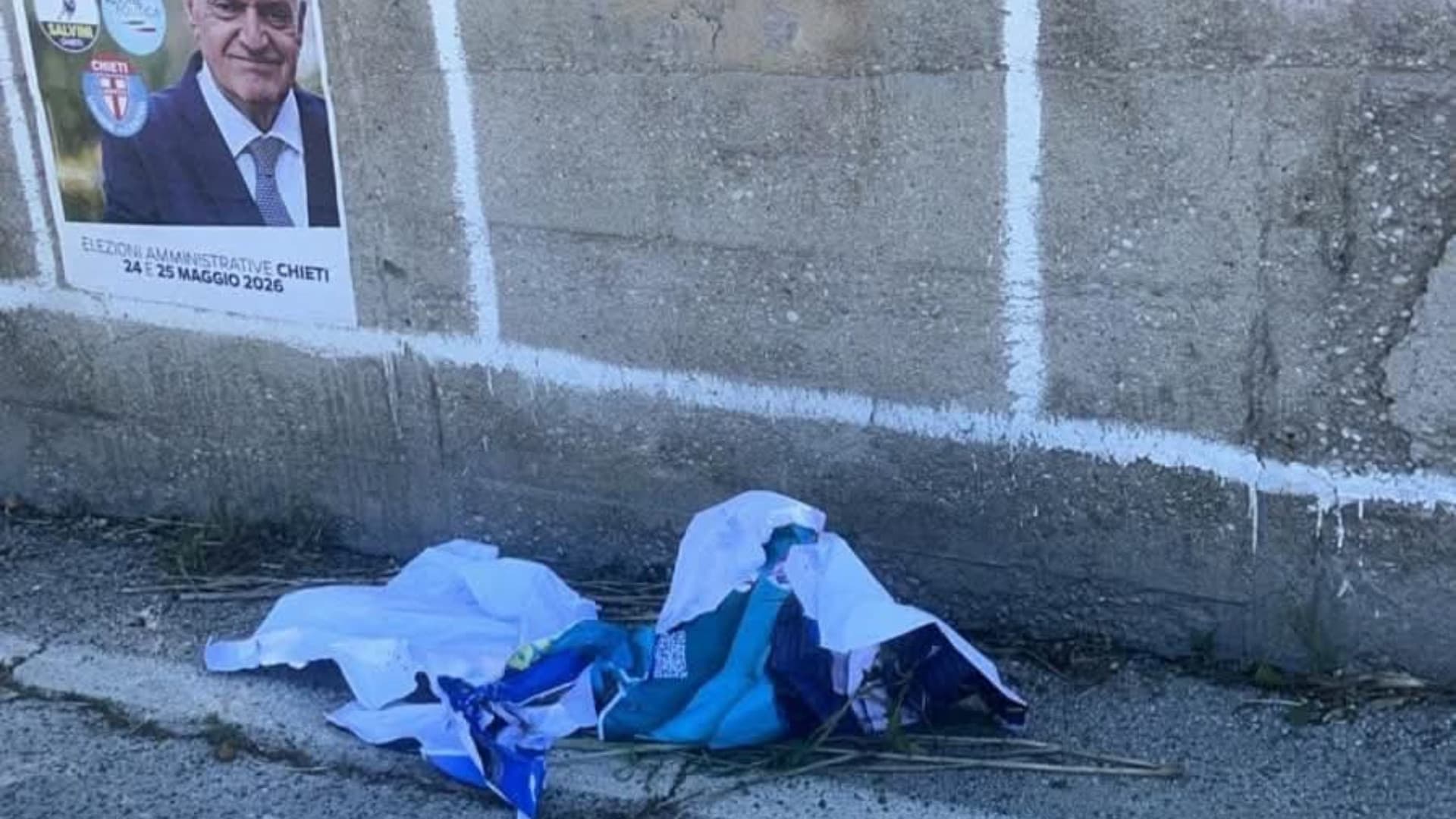 Chieti, Sicari tra cittadinanza attiva e tensioni: "Manutenzione sia ordinaria, stop al vandalismo sui manifesti"