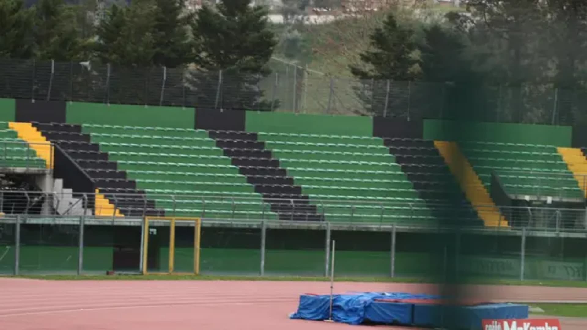 Lo stadio vuoto