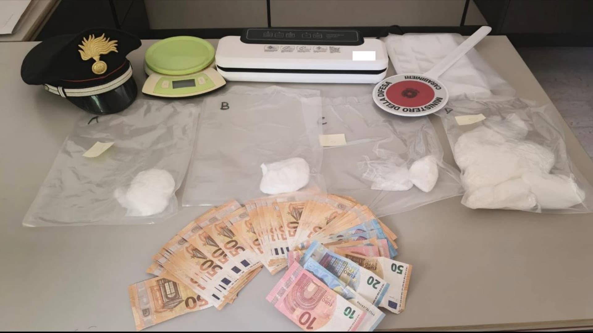 Pescara, due arresti per detenzione ai fini di spaccio di sostanze stupefacenti