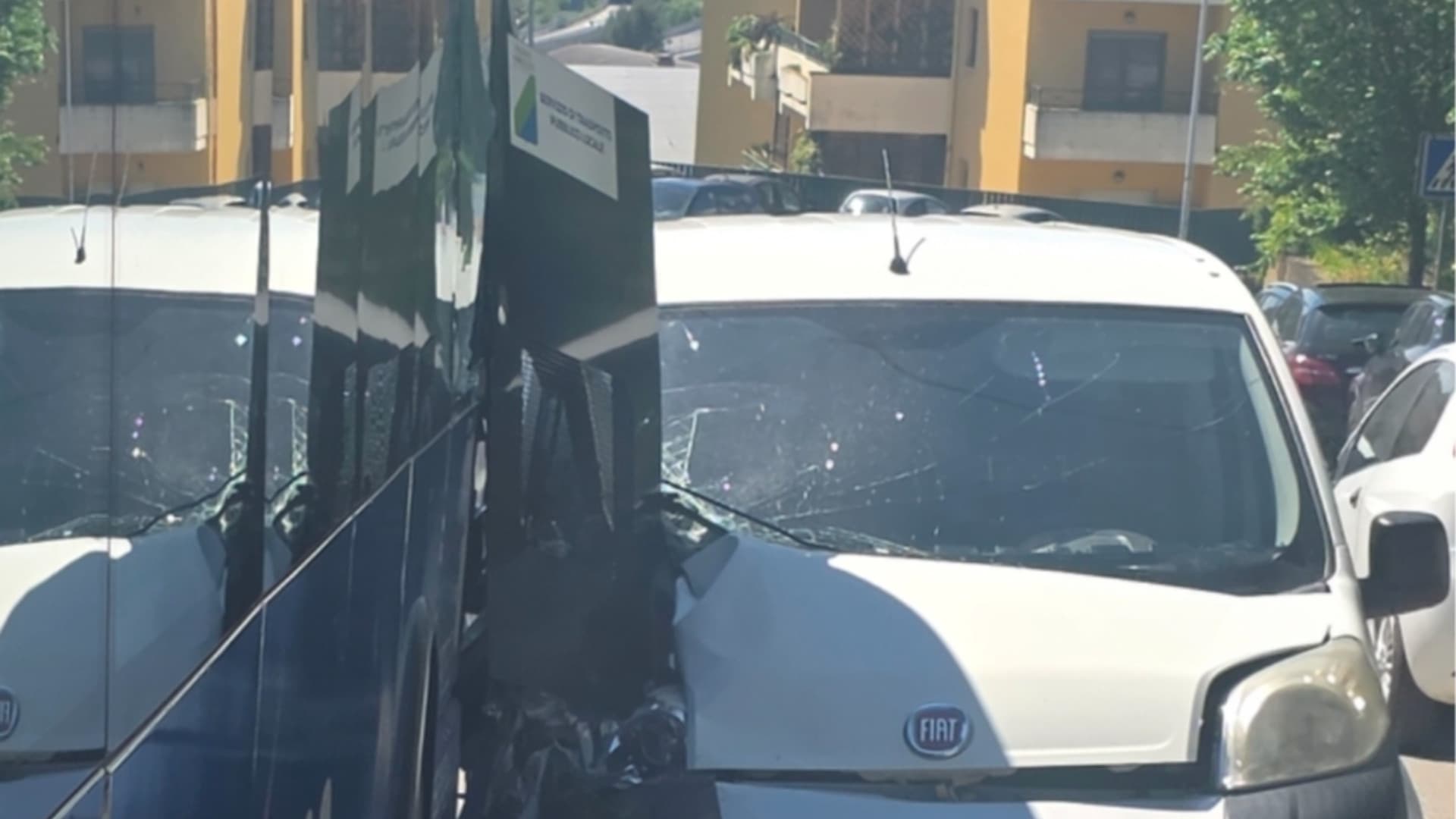 Teramo, incidente all’ingresso dell’Ospedale Mazzini: paura e rallentamenti