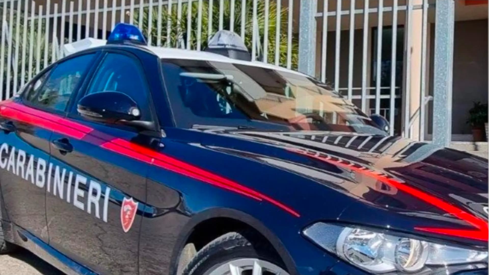 Orsogna, auto contro un albero in via Rosica: quattro giovani feriti all'alba