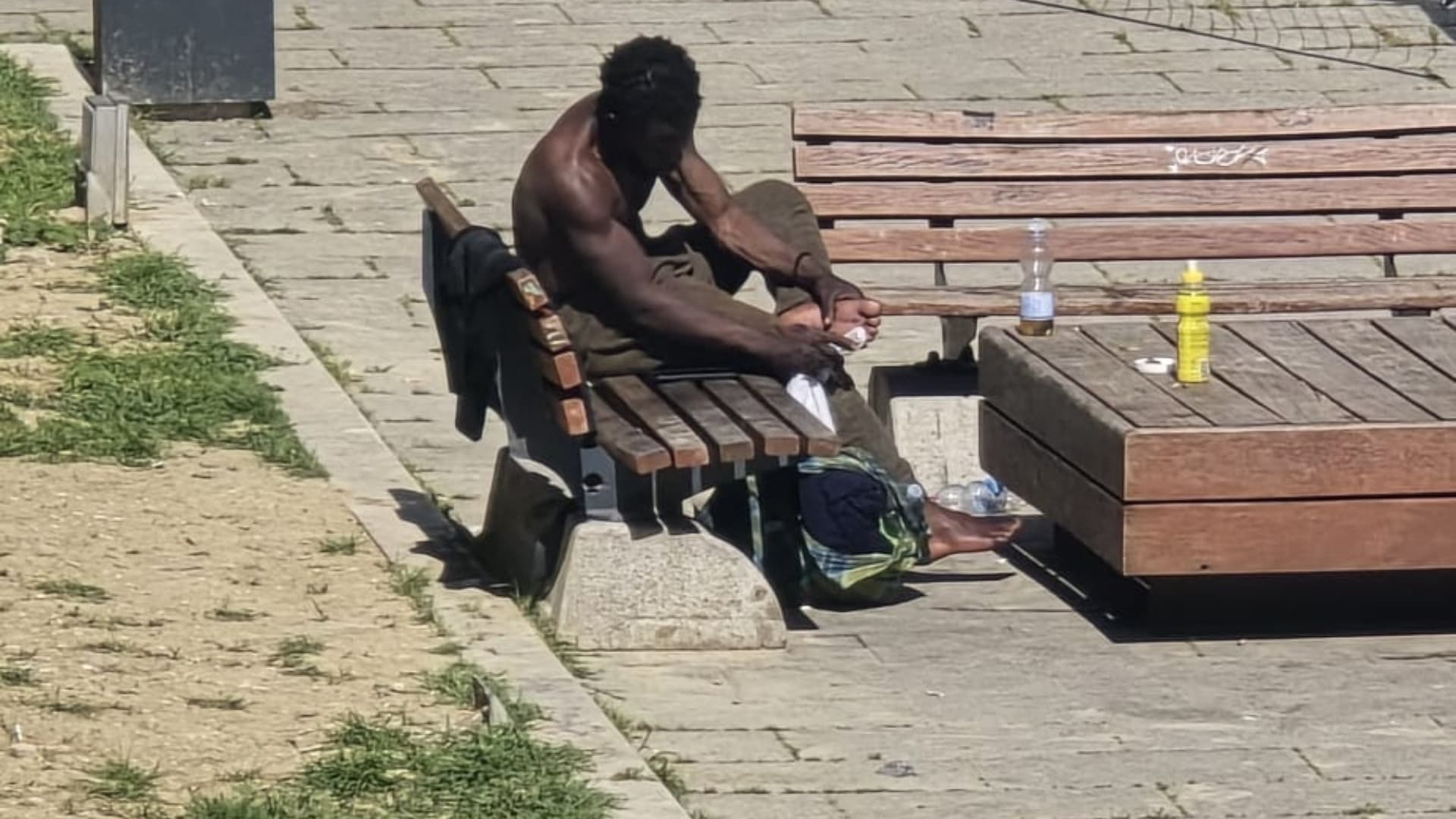 Teramo, cresce la protesta dei residenti: «Serve il Daspo urbano contro degrado e molestie»