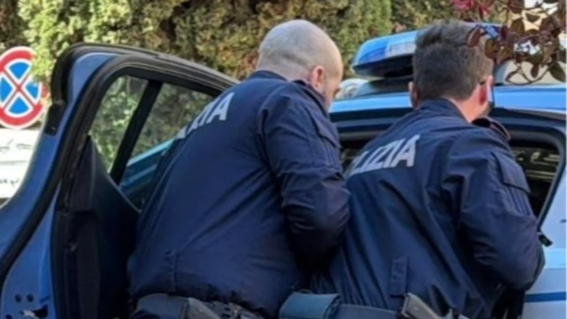 Gli agenti al lavoro