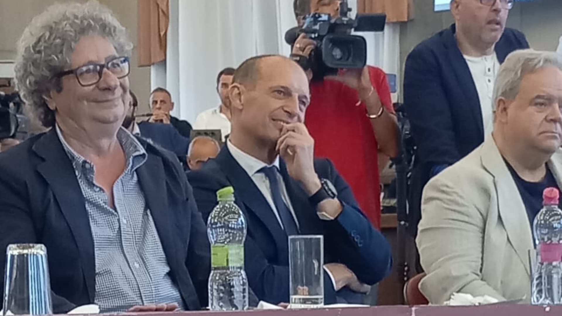 Massimiliano Allegri, al centro