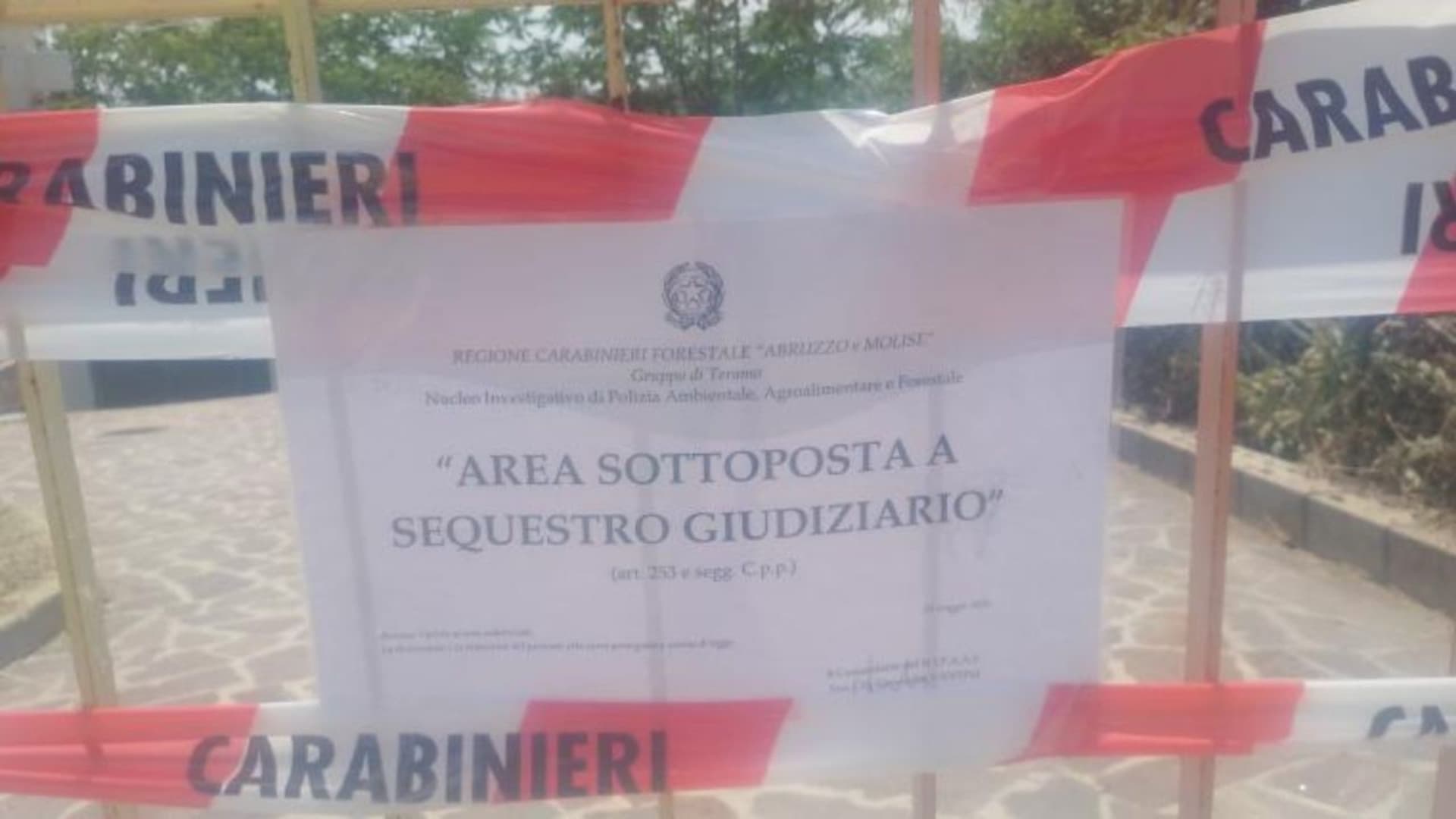 Il cartello dei carabinieri
