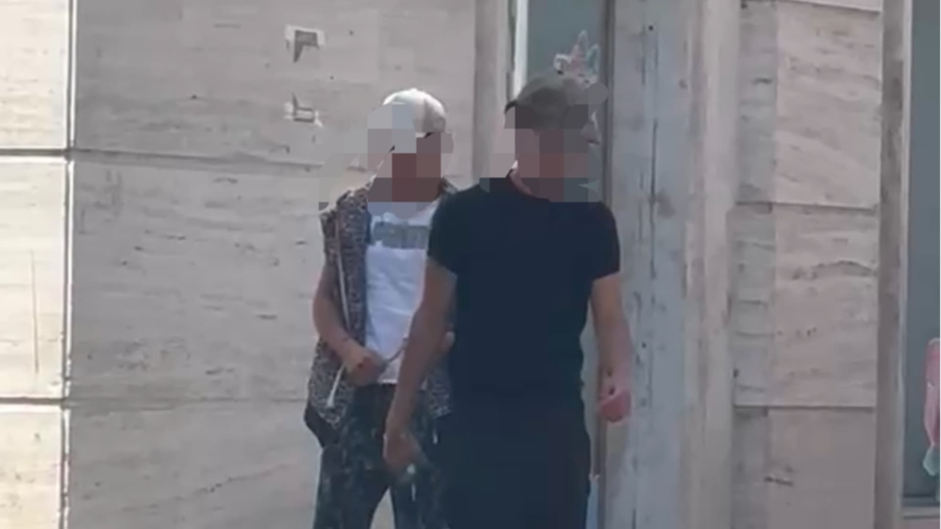 Teramo, rissa in centro: commercianti riprendono la scena e sono minacciati morte - Video: la testimonianza