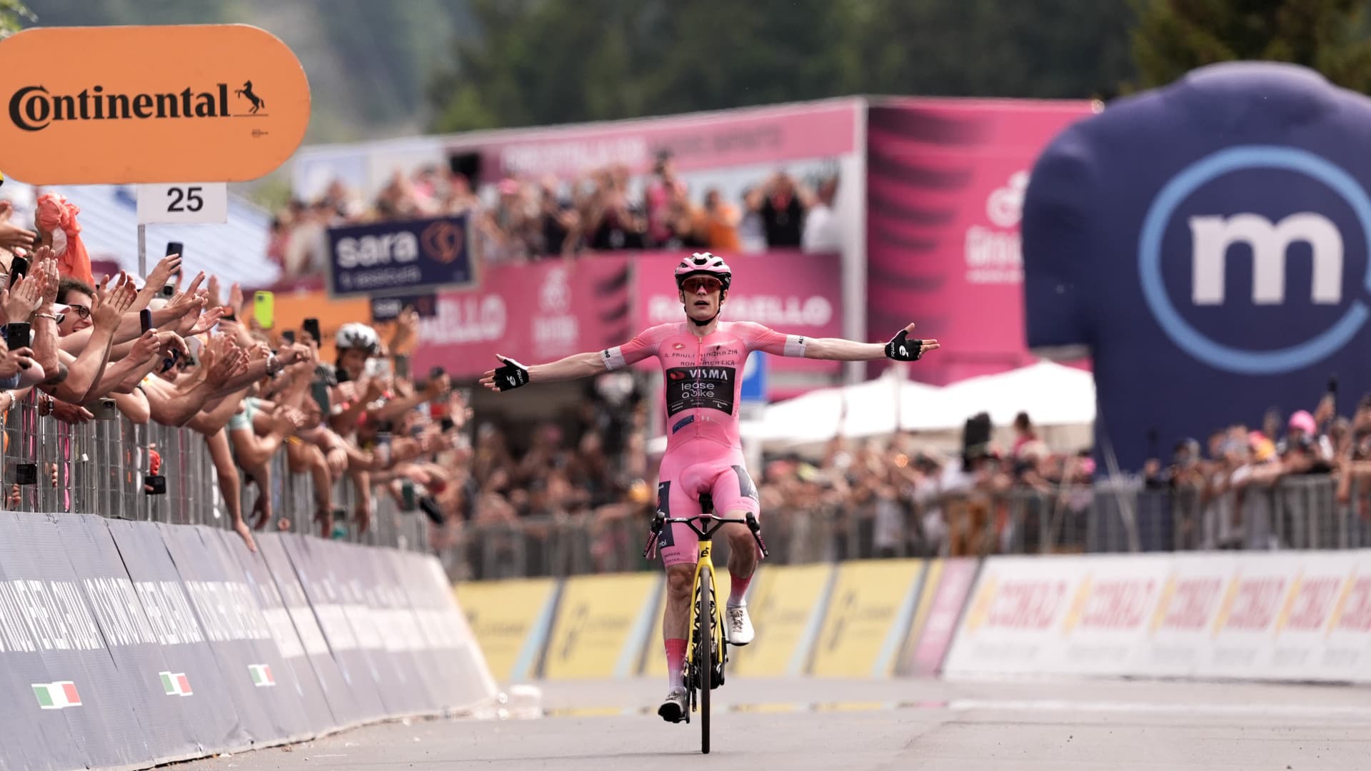 Giro d’Italia, Vingegaard chiude i conti sul Piancavallo. Ciccone vince la maglia azzurra
