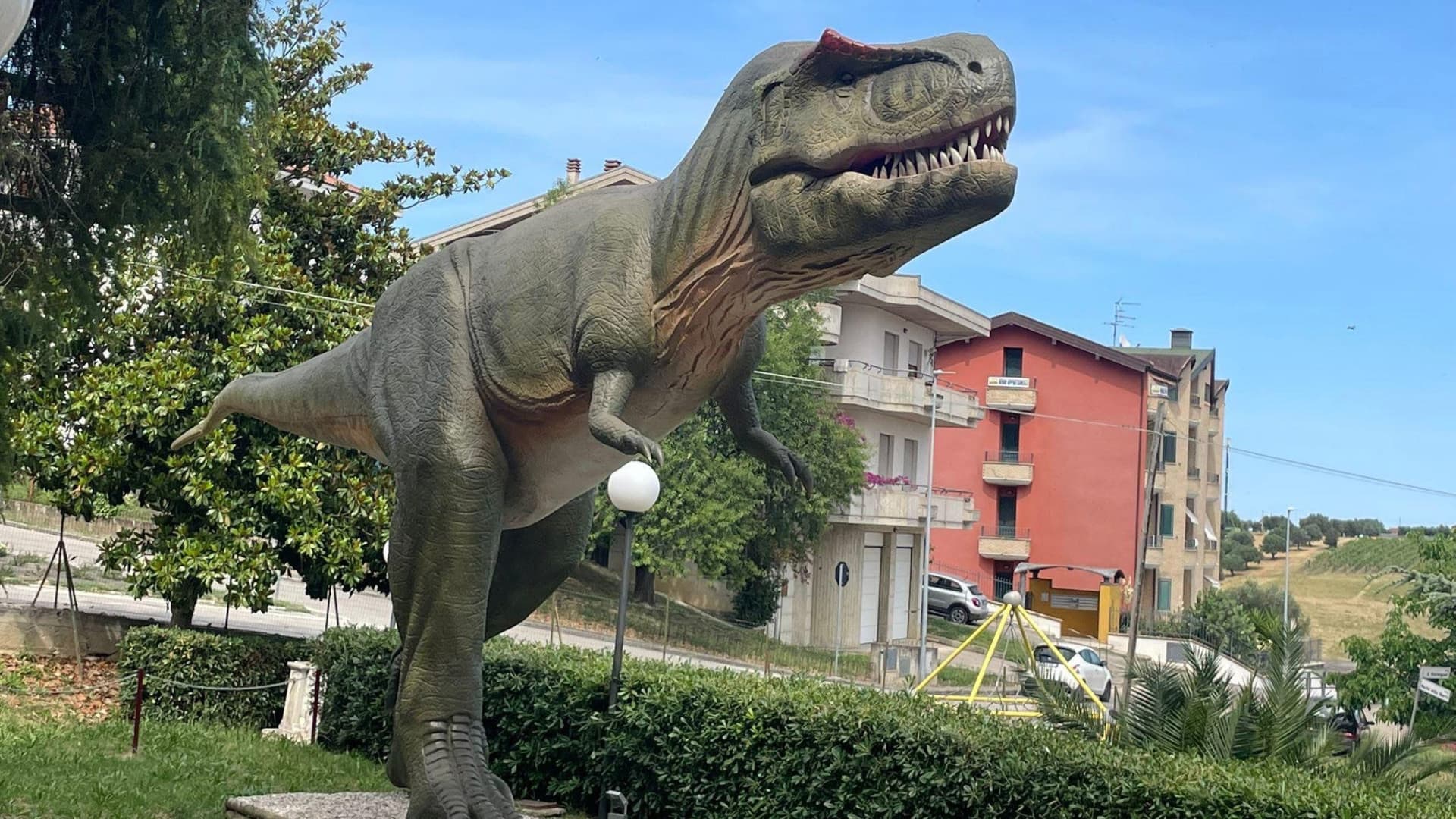 Dinosauri a Notaresco, apre “Abruzzo Sauro”: al Parco Simon Bolivar rettili preistorici a grandezza naturale