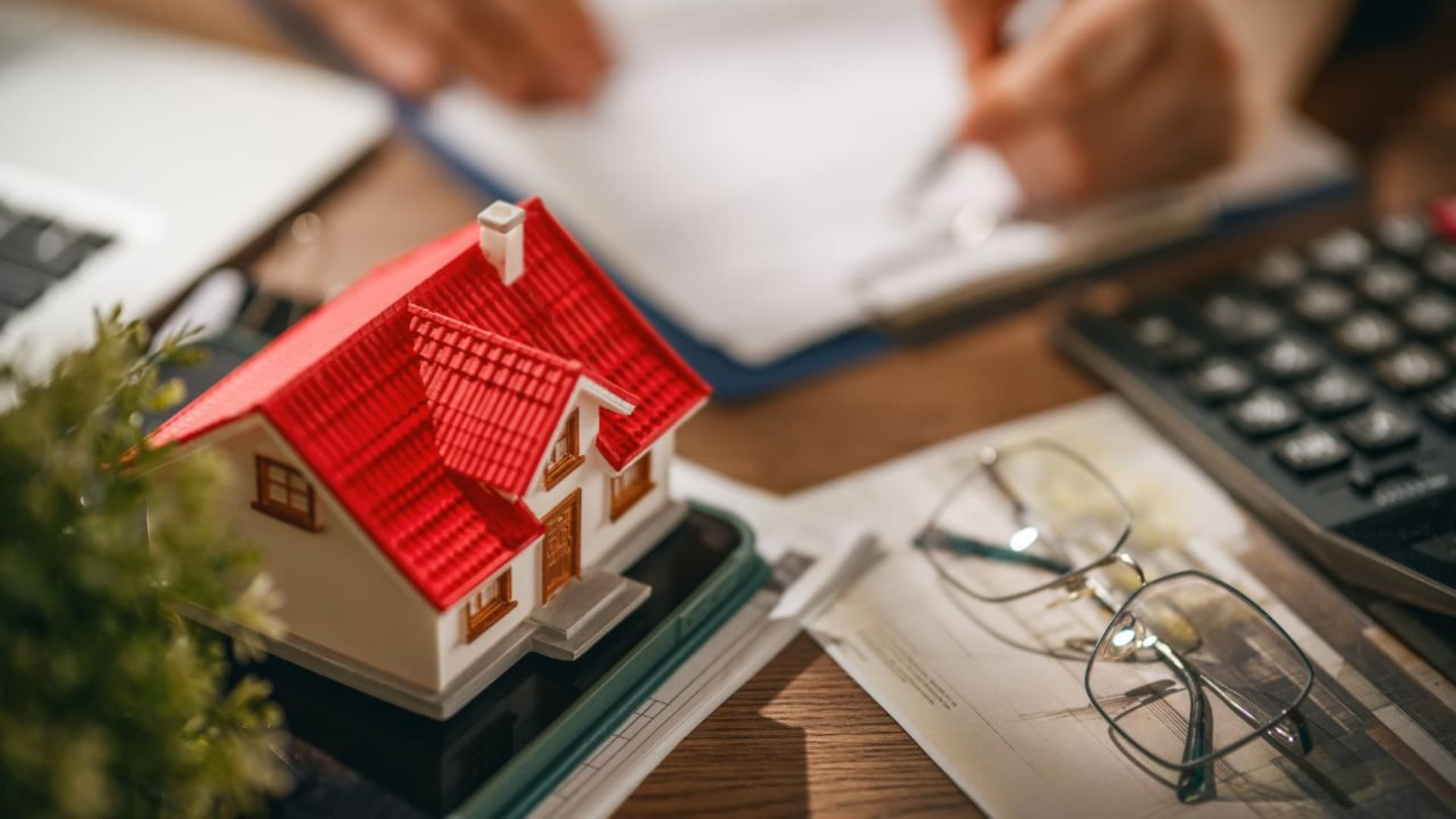 Bce, verso il rialzo dei tassi: quanto aumenteranno le rate dei mutui variabili - La simulazione