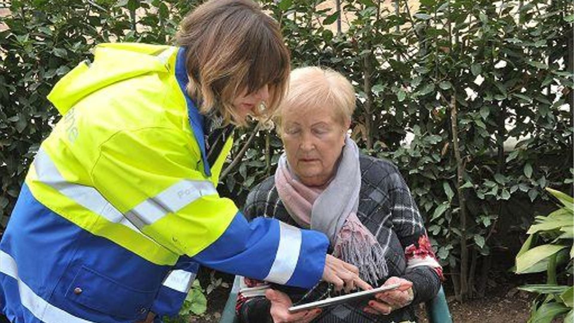 Anziani al passo con Poste italiane: in Abruzzo 9mila ultraottantenni usano la nuova app