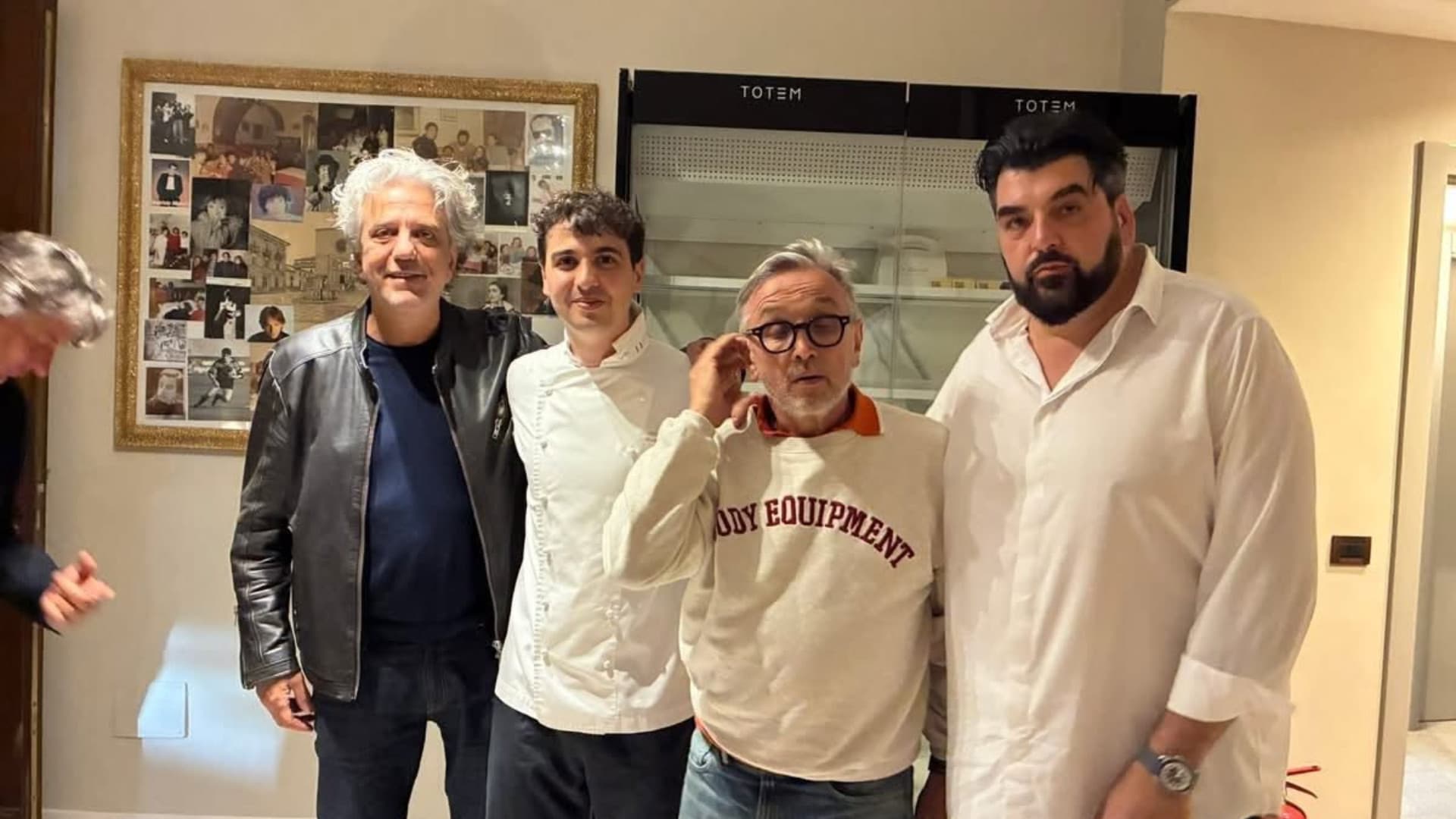 Qui la foto nel ristorante