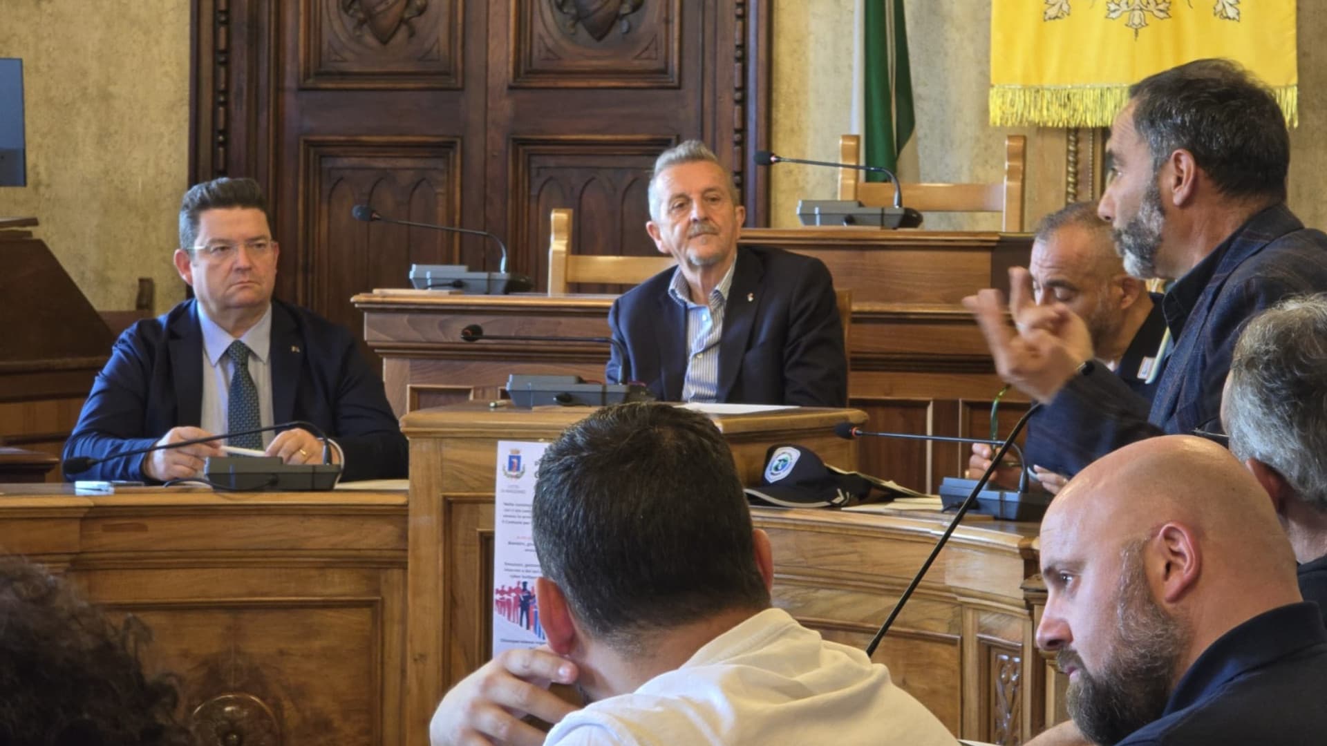«Più agenti e taser alla Polizia locale»: la proposta che riaccende il dibattito sulla sicurezza