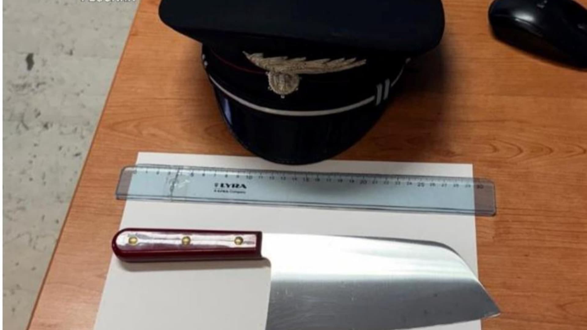 Pescara e Spoltore, controlli dei carabinieri: trovato con una mannaia, sequestrati attrezzi e bici sospette