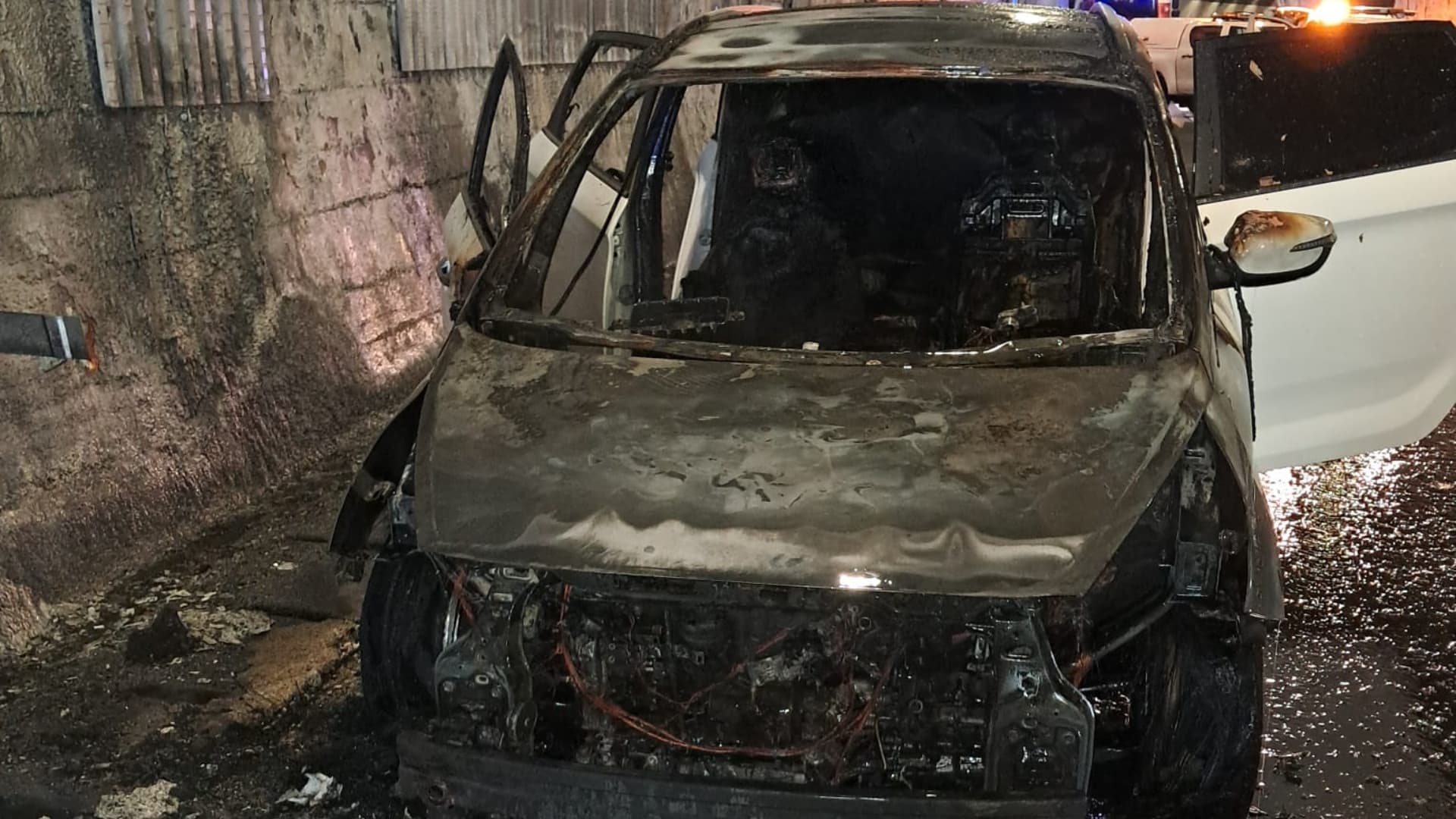 A24, auto prende fuoco in galleria tra Teramo e Colledara-San Gabriele