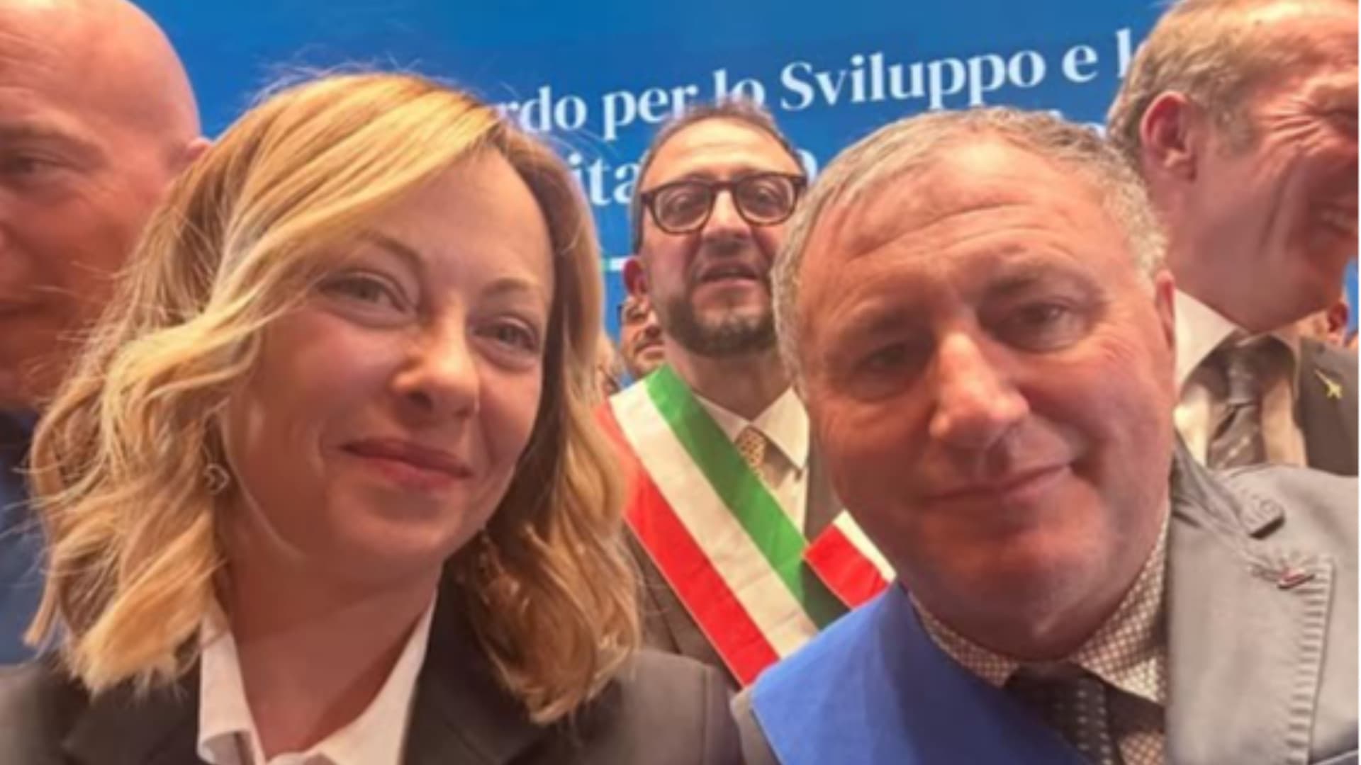 Angelo Caruso con la premier Meloni