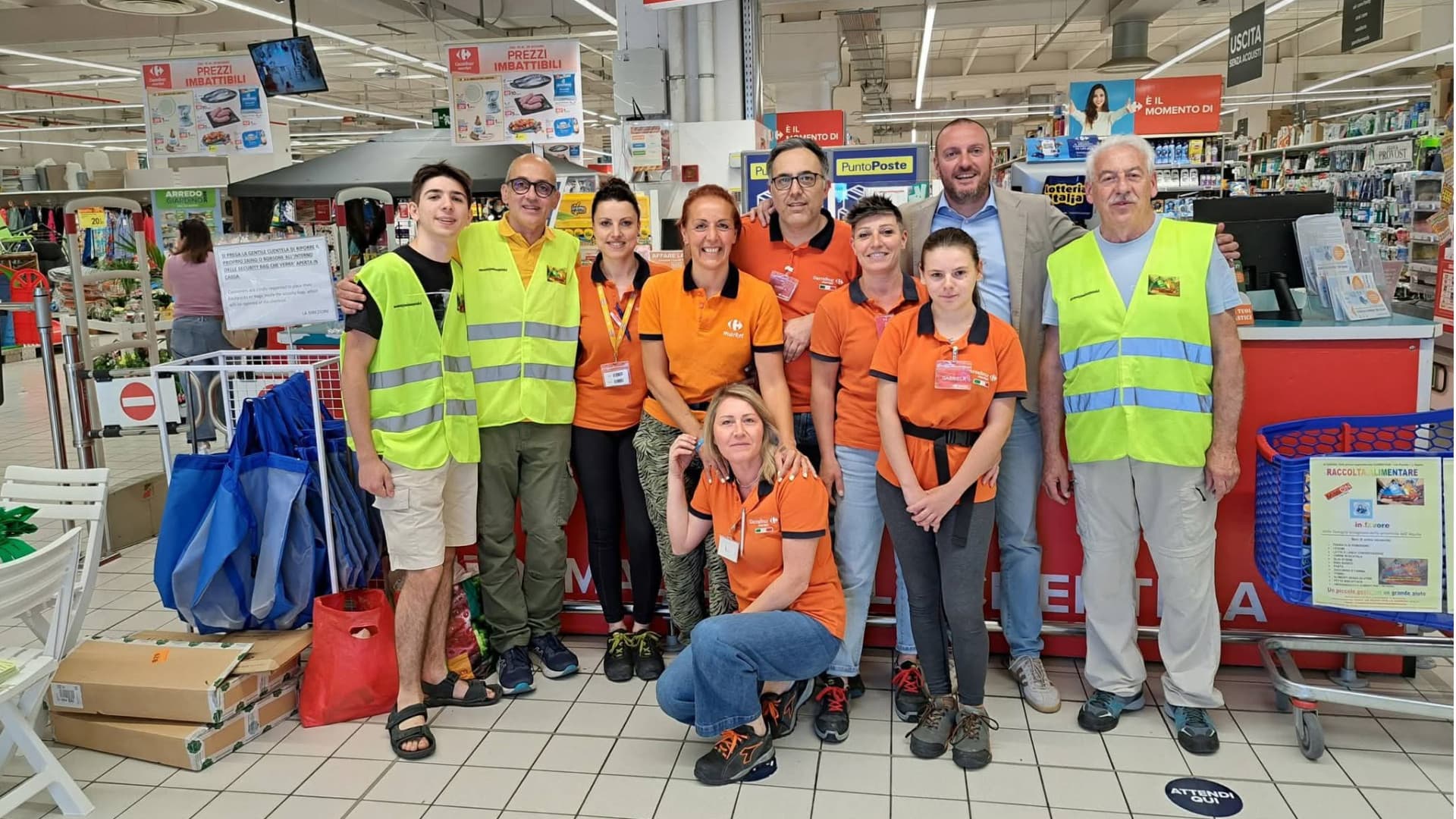 L'Aquila, raccolta alimentare al Carrefour: una tonnellata di generi alimentari per le famiglie in difficoltà