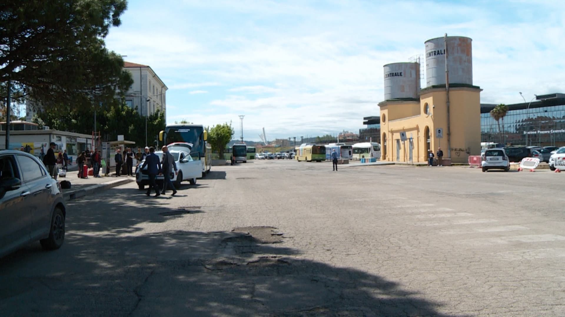 Pescara, Terminal bus: Blasioli e consiglieri comunali Pd criticano le condizioni dell'area