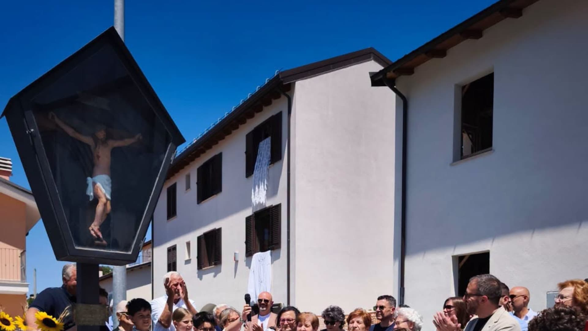 L'Aquila, dopo un secolo il restauro di un vecchio crocifisso a Poggio di Roio