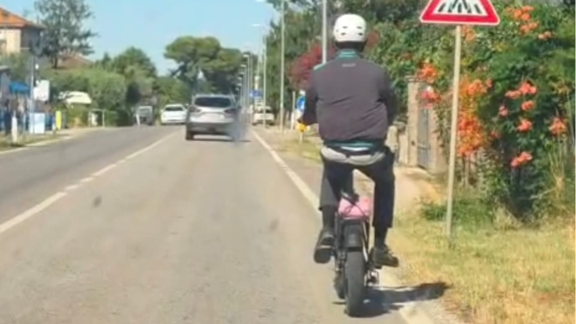 Teramo, e-bike fuori norma sulle piste ciclopedonali. L'ultimo episodio sulla Ss 80: video