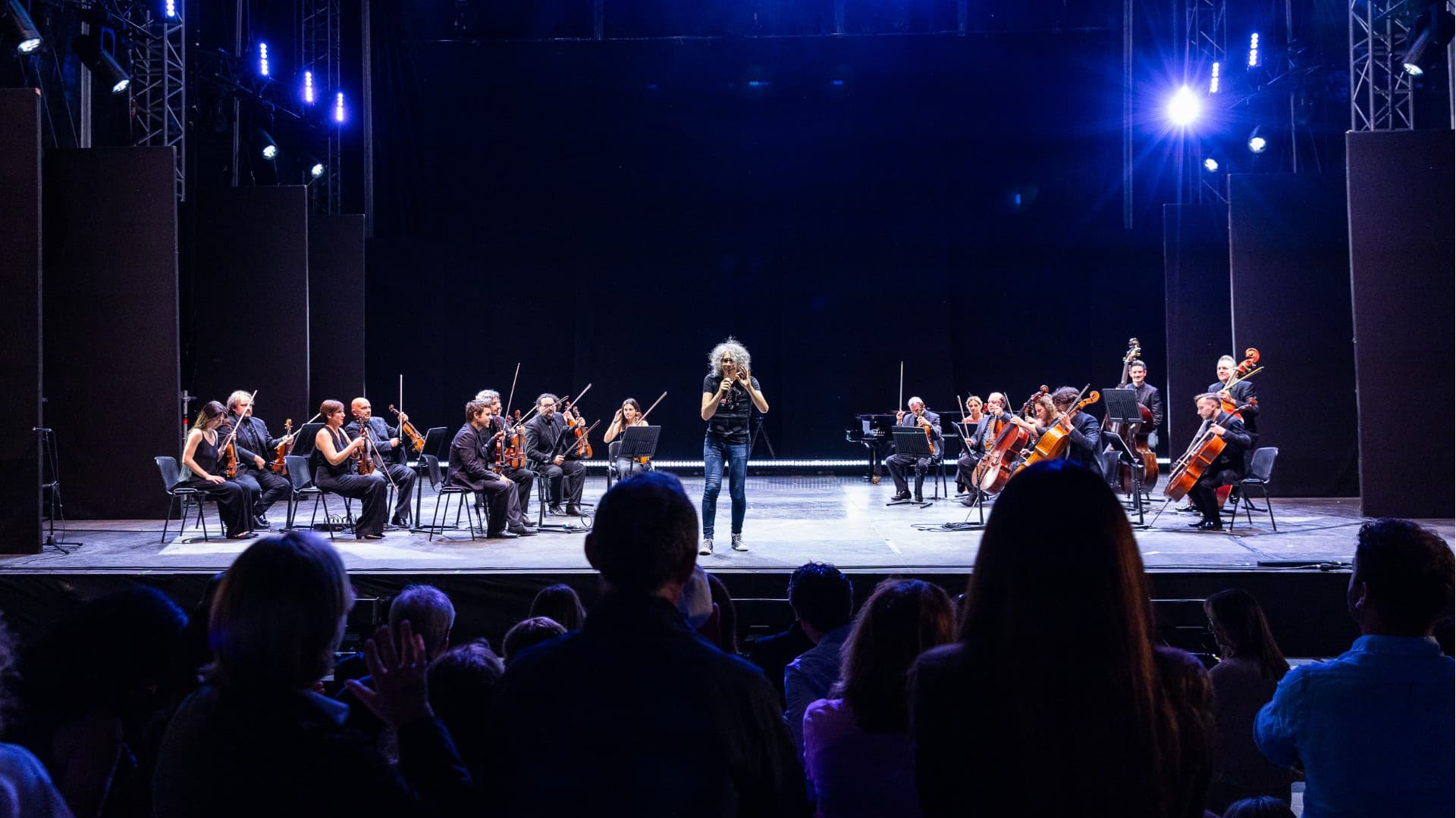 L'Aquila, applausi e commozione per il maestro Giovanni Allevi: il pubblico celebra “Musica Dall’Anima”