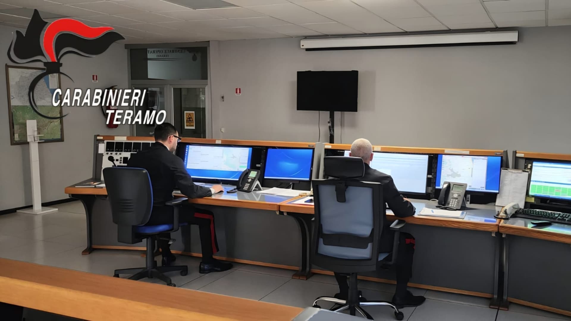 Teramo, tenta di fuggire dopo un furto: arrestato 37enne. Decisivi anche un carabiniere e un agente della Polizia Locale fuori servizio