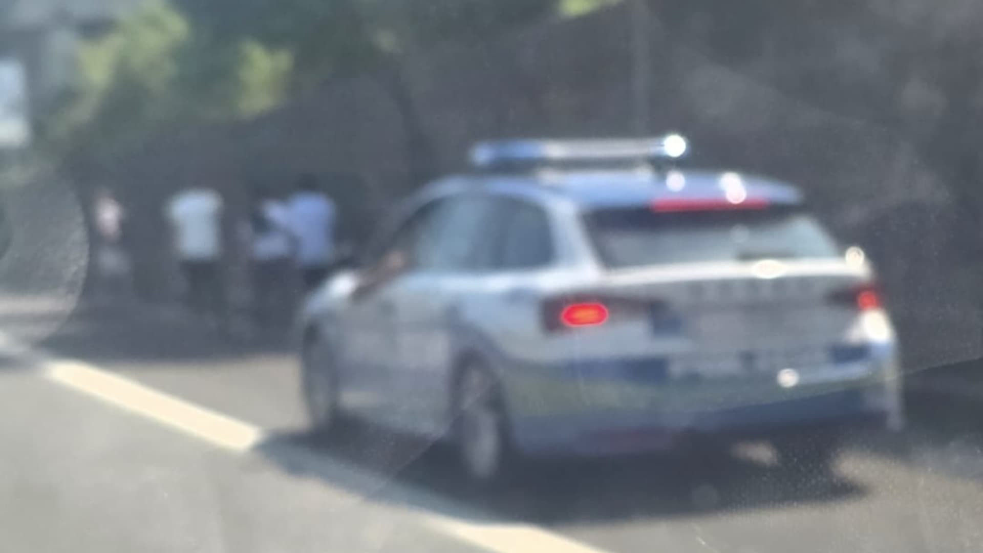 Paura sulla Teramo Mare, atleti in carreggiata: evitata la tragedia grazie alla Polizia Stradale