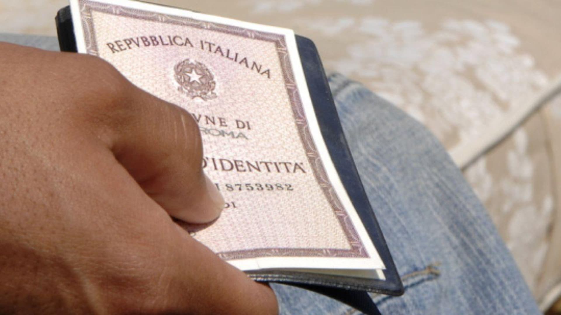 Carta d’identità cartacea, la proroga: per quali servizi si potrà usare dopo il 3 agosto
