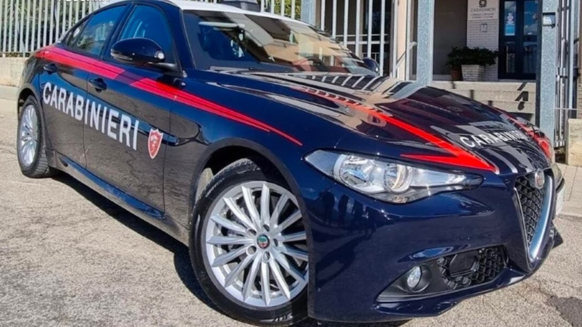Un'auto dei carabinieri