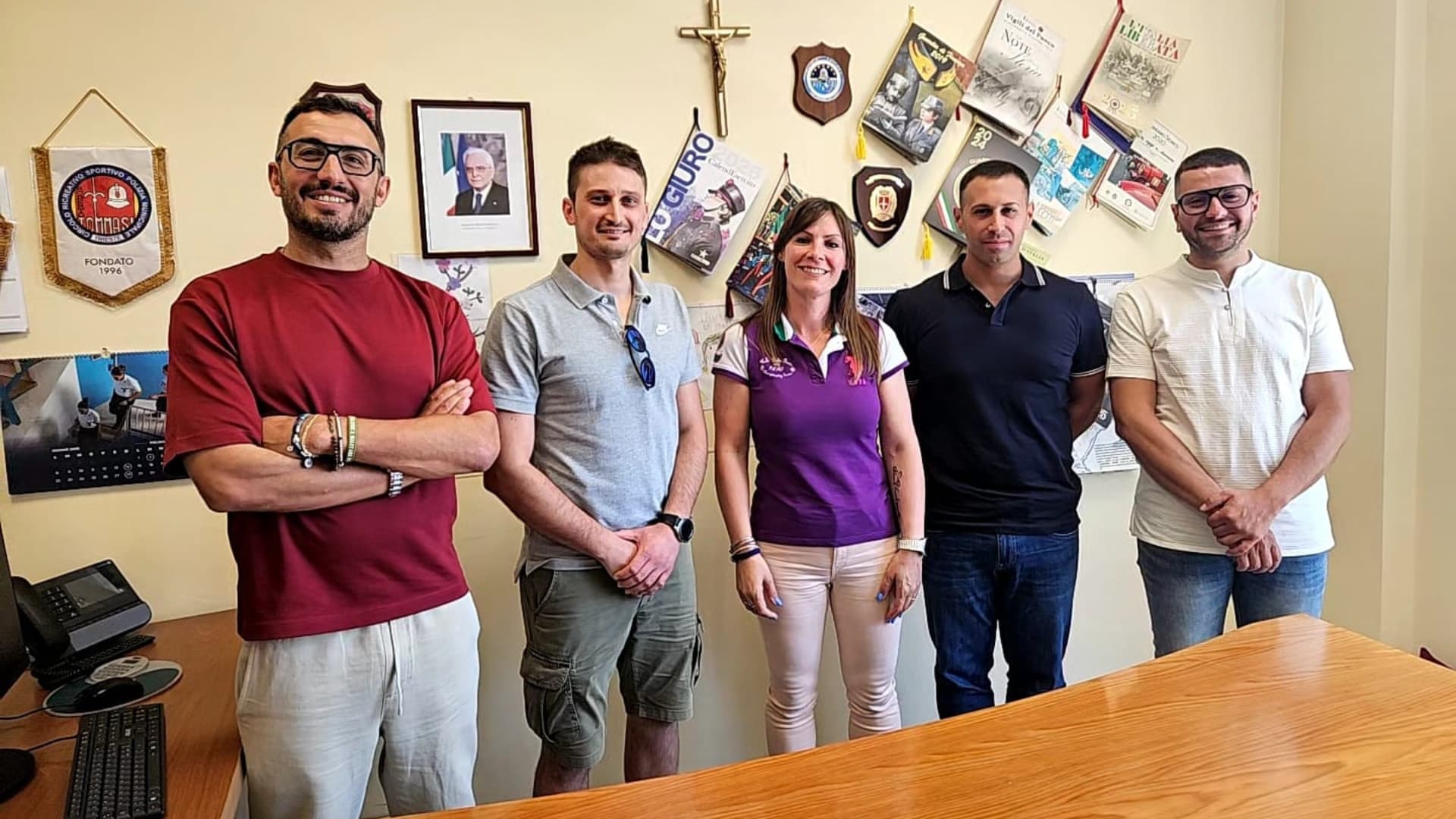 L'assessore comunale Laura Cucchiarella con i nuovi agenti di polizia locale