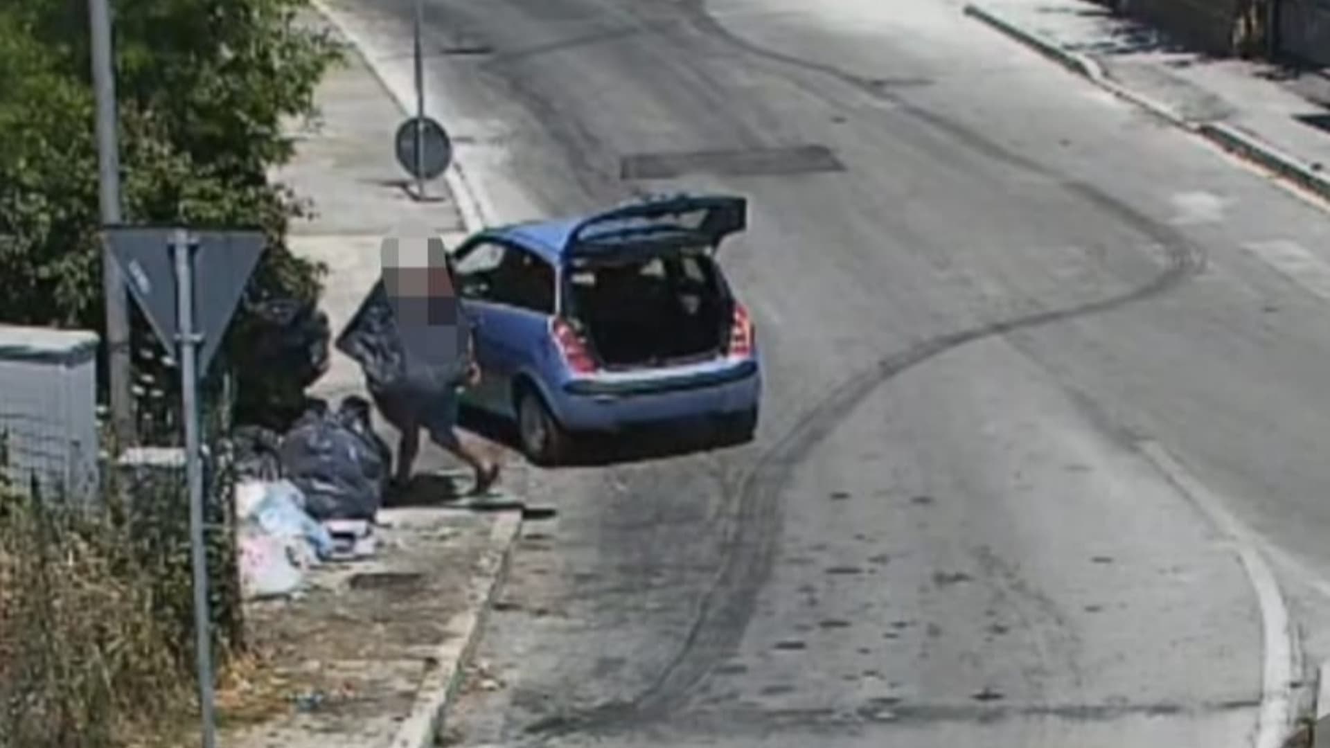 Rifiuti a Pescara, 256 multe e 6 denunce: arrivano nuove telecamere contro gli incivili