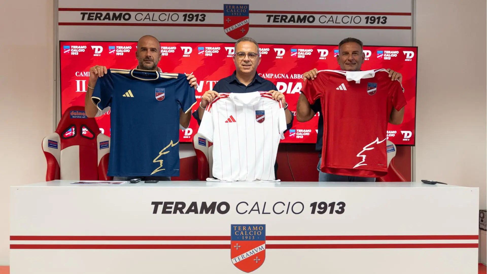 Il Teramo riparte: al via la campagna abbonamenti. Diakité a un passo, presentate anche le nuove maglie