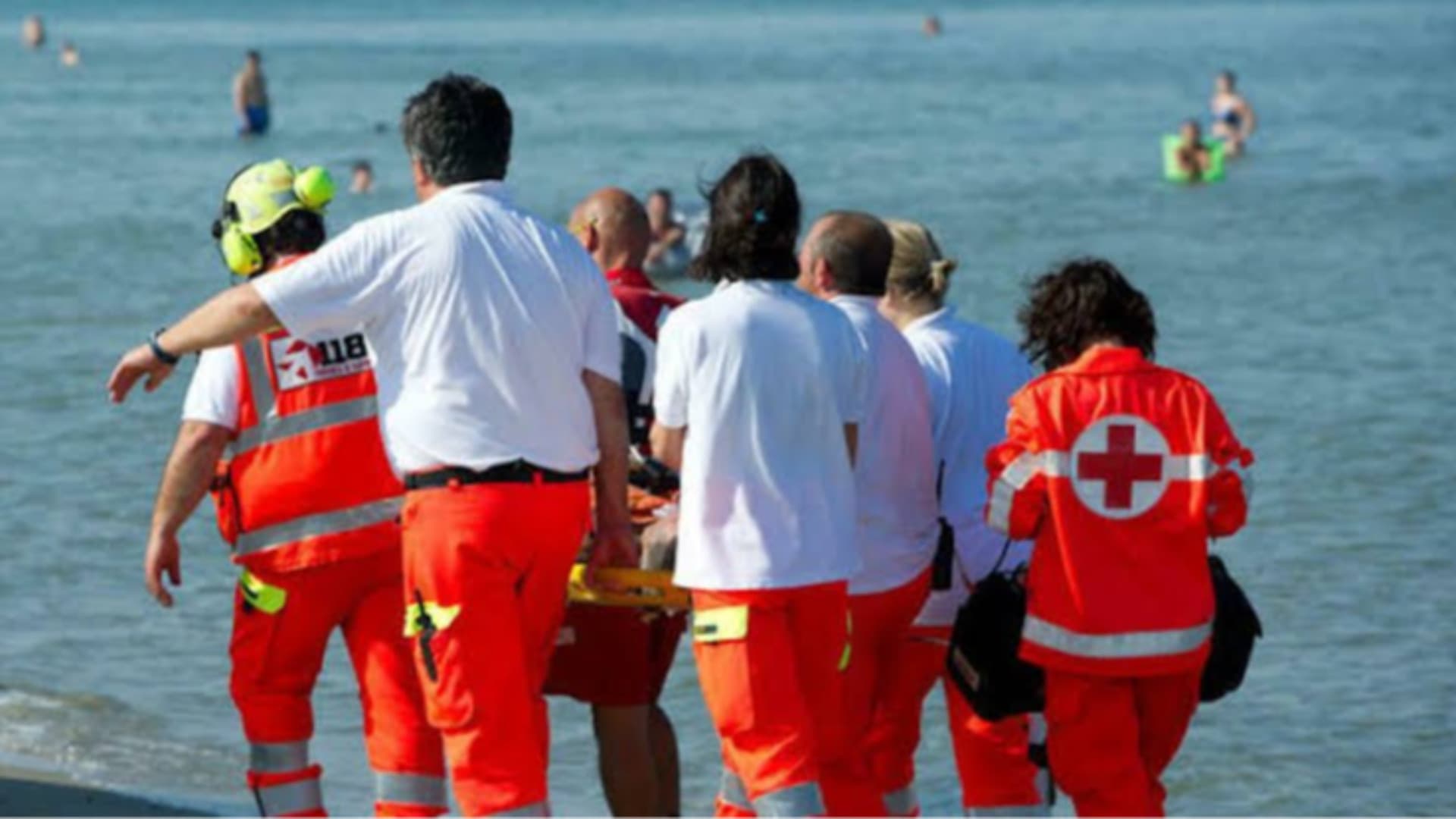 Probabile malore in acqua: muore 67enne a Pescara