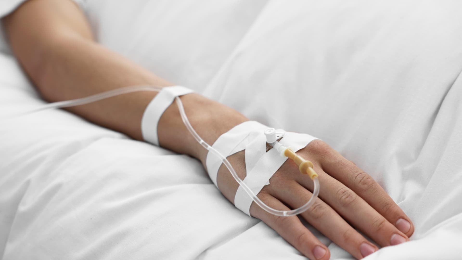 Migliorano le condizioni del giovane in ospedale