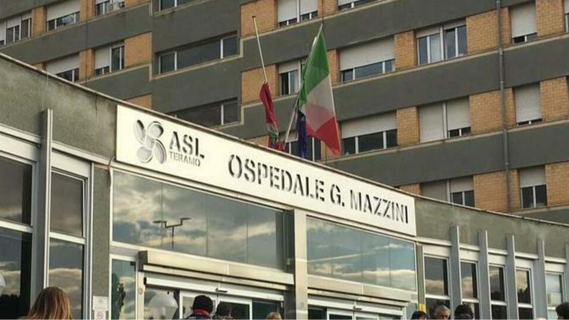 Dodicenne investito durante la grandinata, l'automobilista fugge: «Mio figlio ha incrociato il suo sguardo»