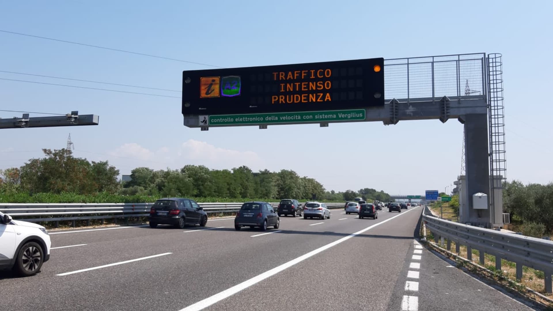 Abruzzo, scatta il primo weekend da bollino nero: traffico record su A14, A24, A25 e Statale 16. Torna anche il grande caldo africano