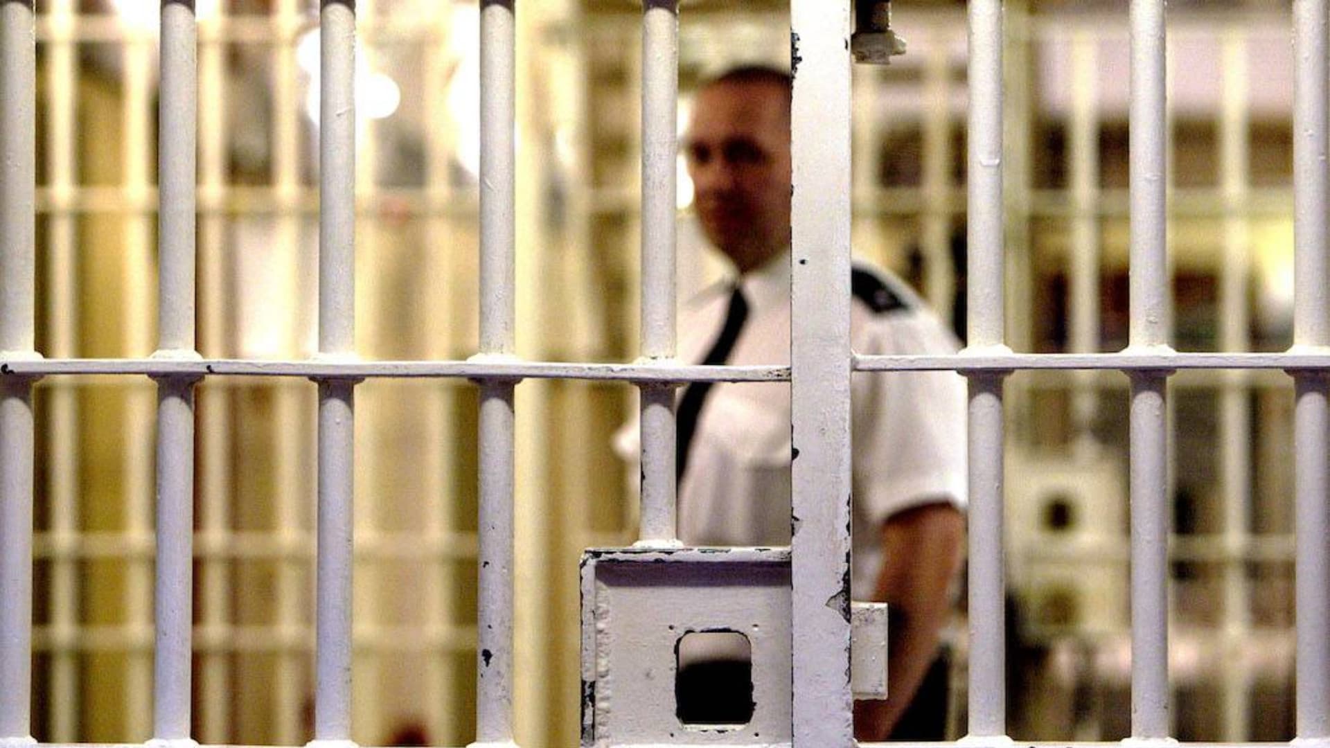 Detenuto egiziano di 48 anni muore nella cella del carcere di Castrogno: disposta l’autopsia