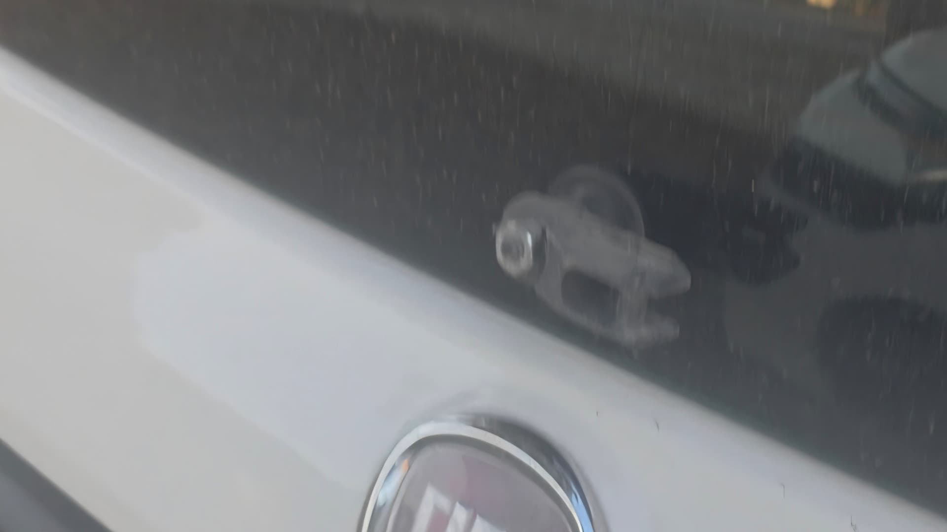 Una delle auto colpite