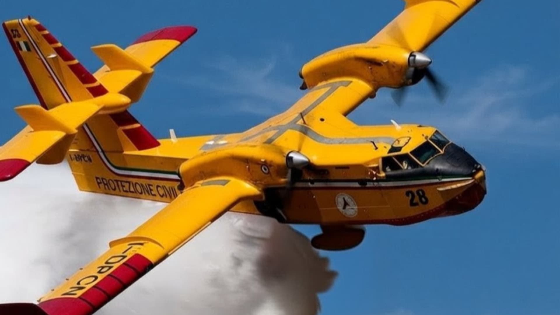Paura ad Alanno: incendio devasta 50 ettari e minaccia un'abitazione