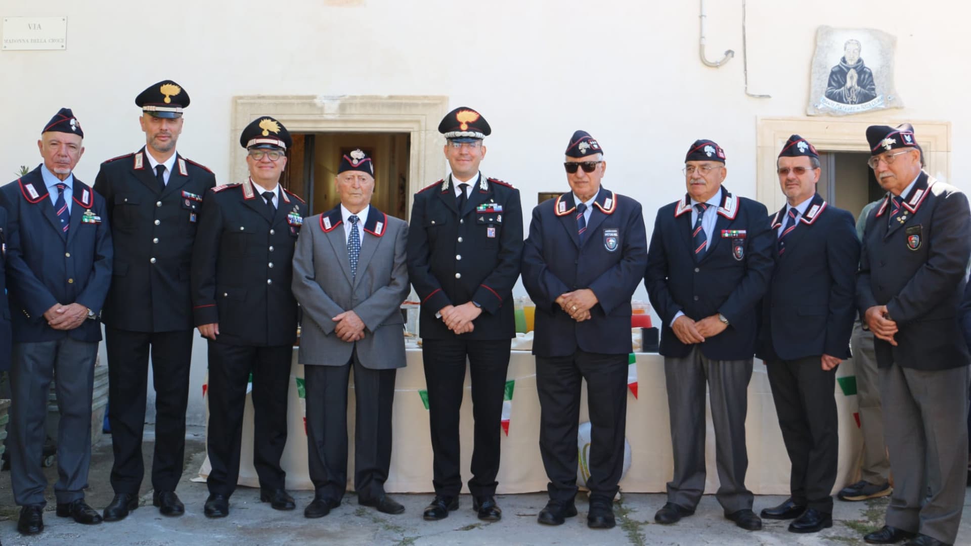 il centenario Giuseppe Falcone (il 4° da sinistra?