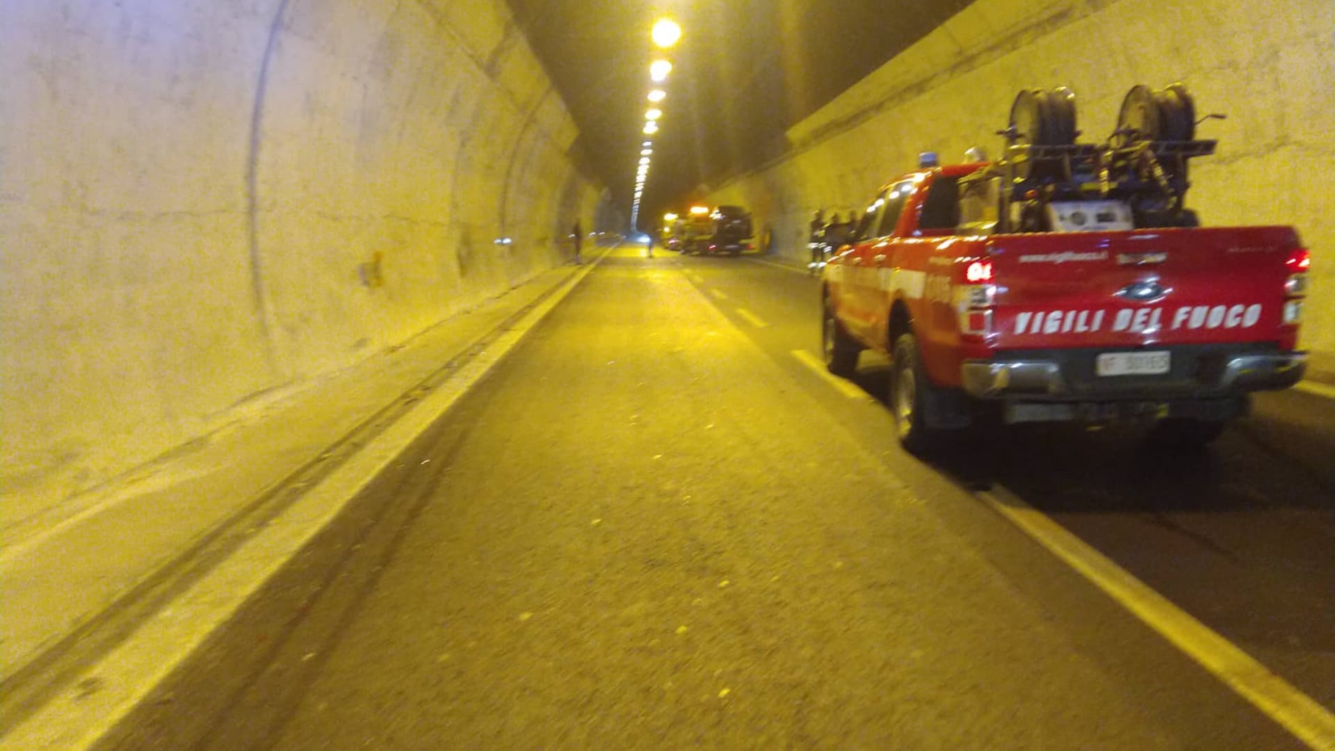 Sul posto i vigili del fuoco