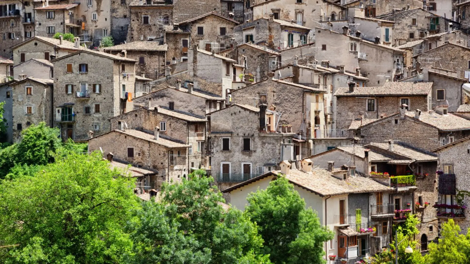 (foto di archivio di un borgo)