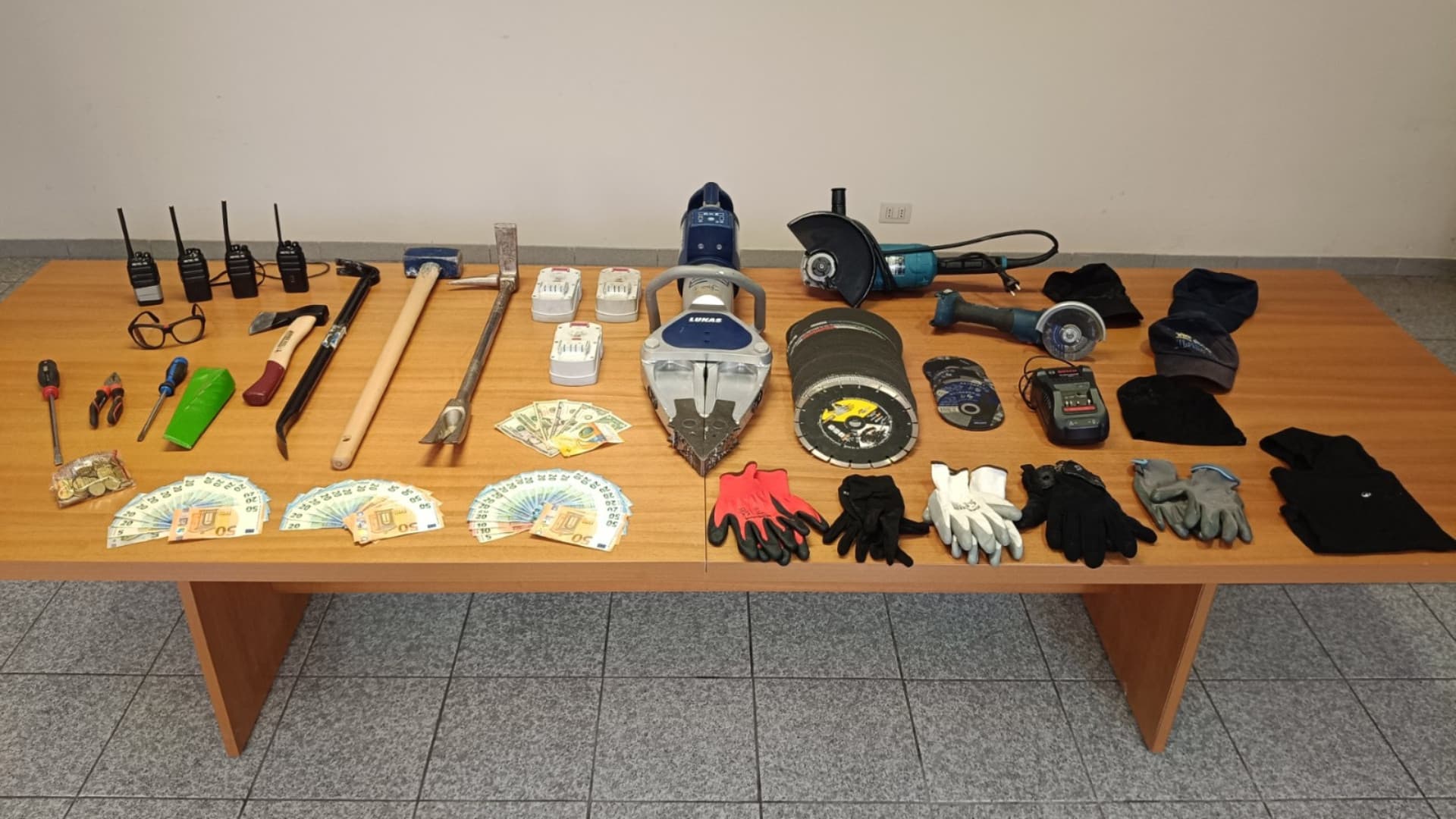 Il materiale sequestrato
