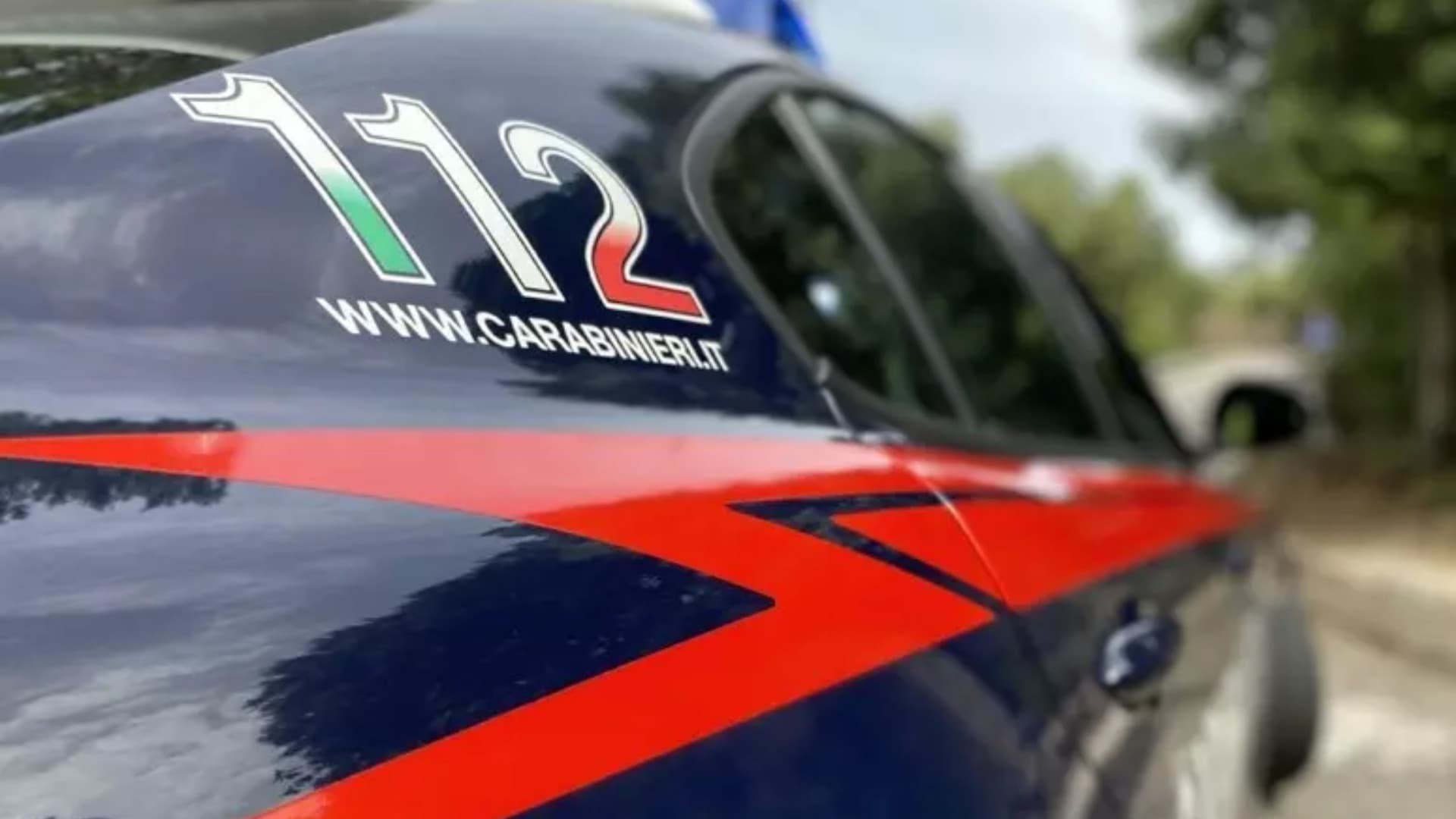 Capestrano, colpisce la compagna con una chitarra durante una lite: arrestato musicista di 45 anni