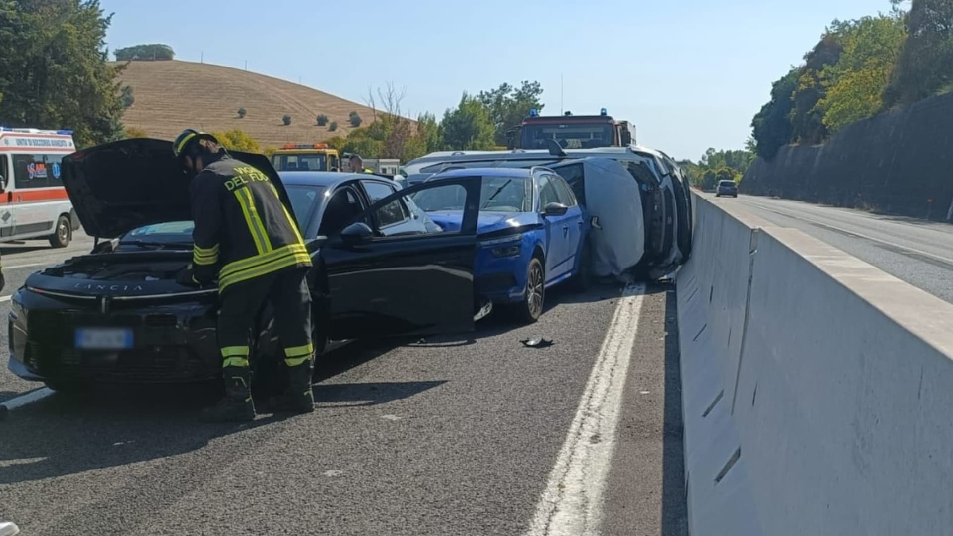 A14, tamponamento a catena tra quattro auto a Pineto: una si ribalta, due persone in ospedale