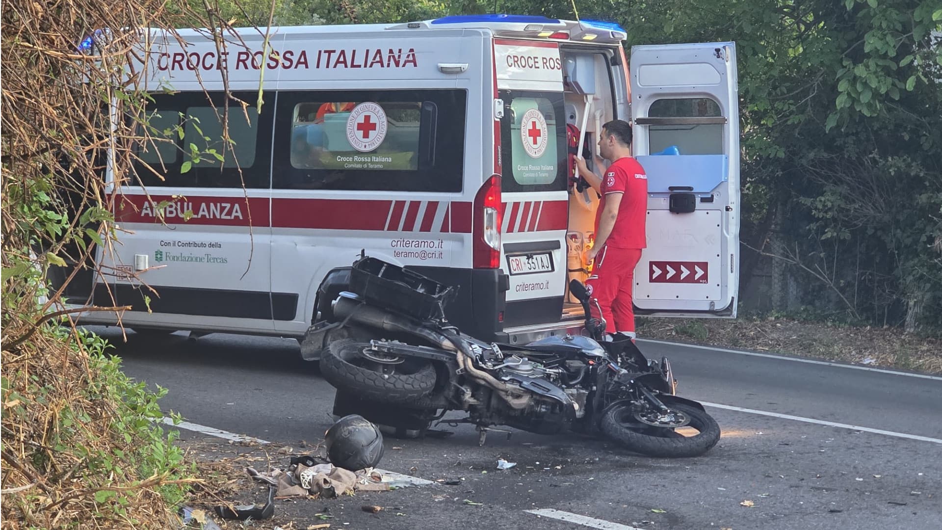 Piano della Lenta, scontro tra moto e furgone: centauro trasportato in ospedale