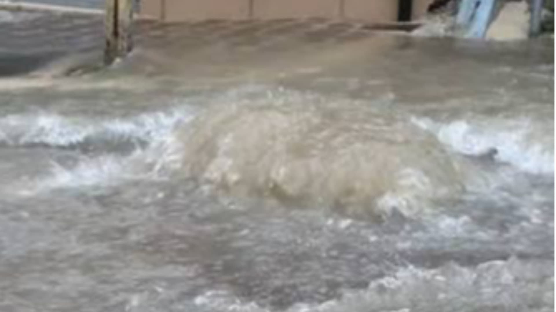 L'Aquila, grandi disagi in centro storico per il forte temporale