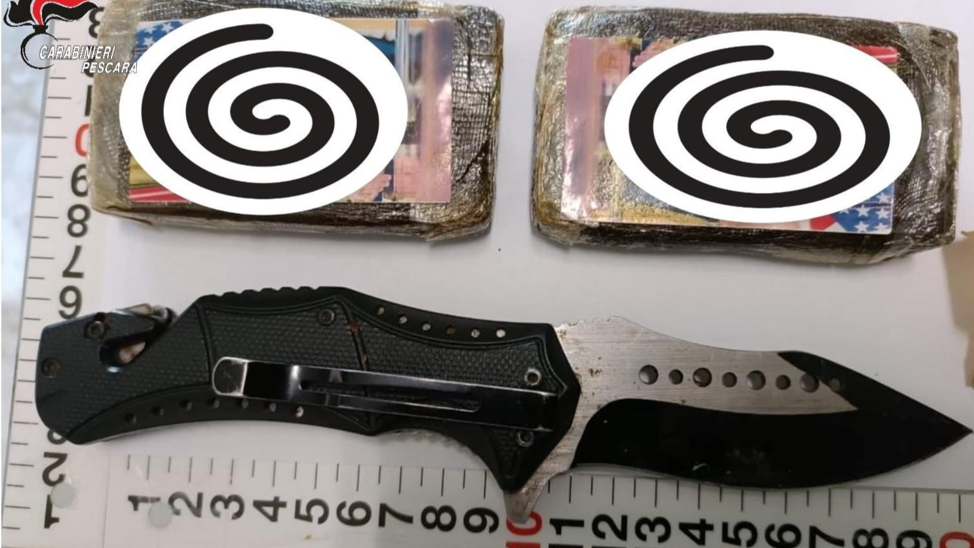 Montesilvano, arrestato un ventenne: nel marsupio aveva oltre 200 grammi di hashish