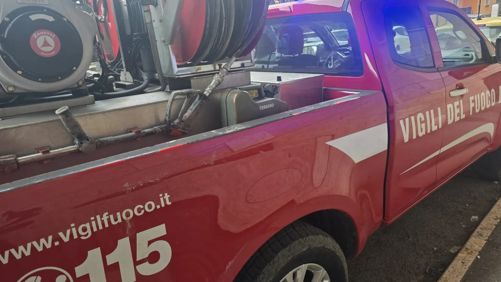 Incendio tra Caramanico Terme e Salle, fiamme e fumo: chiusa la Statale 487